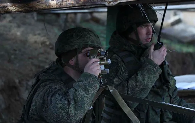 Окупанти скинули на Маріуполь невідому отруйну речовину, – Азов (відео)