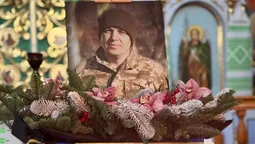 Назавжди 43: у Нововолинську провели в останню путь воїна Віктора Коржана (фото)