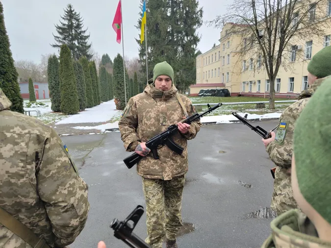 І волиняни, і переселенці: у Луцьку прикордонники склали присягу (фото)