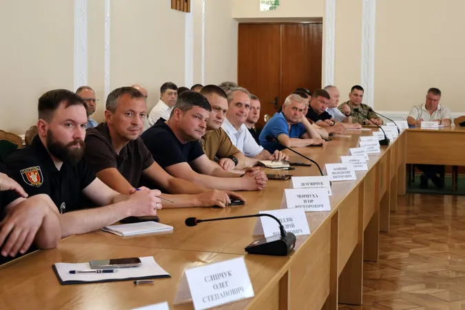 У Луцьку після жахливої нічної атаки вибило тисячі вікон