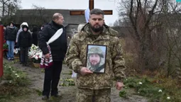На Волині попрощалися із юним бійцем Богданом Динем (фото)
