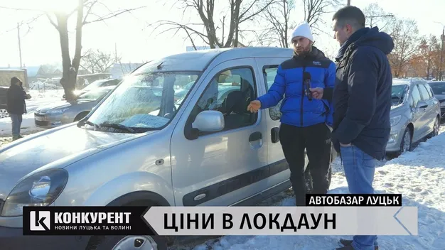 Луцький автобазар: що можна знайти на ринку у період тотального карантину (відео)