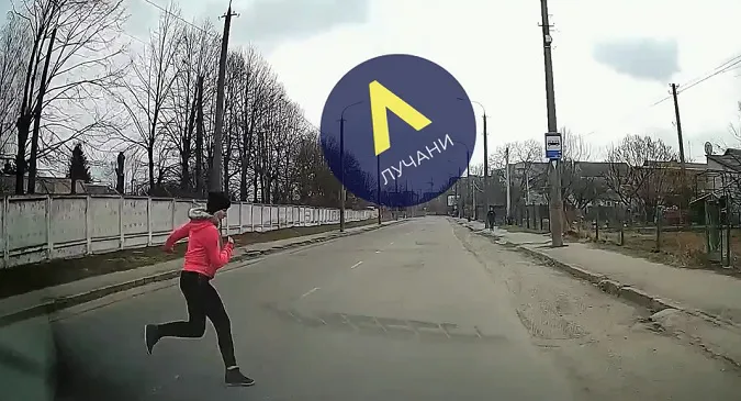 У Луцьку жінка кинулася під колеса авто (відео)