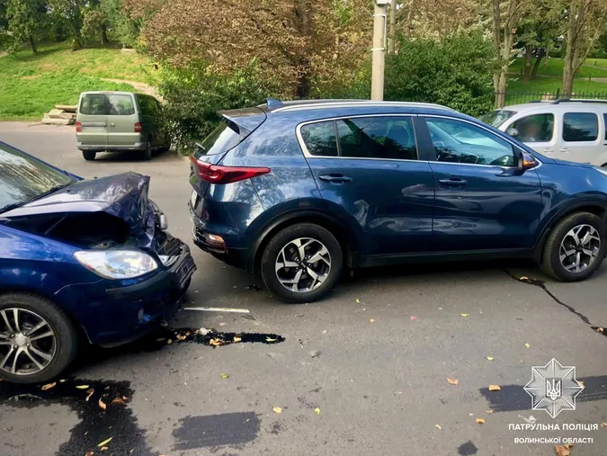 У центрі Луцька зіткнулися Hyundai та Kia (фото)