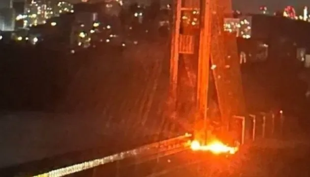 Південний міст у Києві росіяни атакували кілька разів: він перекритий в обох напрямках