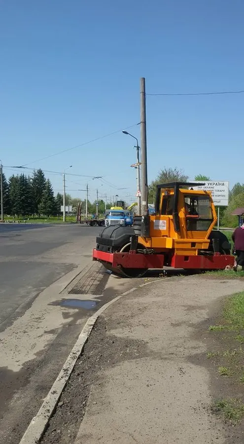 Як у Луцьку ремонтують дорогу біля «SKF Україна» (фото)