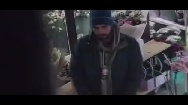 💔(Недо)love story на Волині: коханець-невдаха купив квіти за гроші з чужої картки