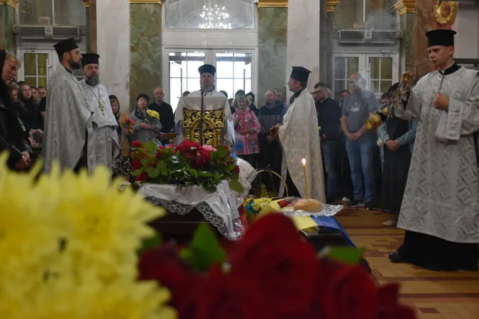 Рідні, друзі та побратими у Луцьку прощались із захисником Миколою Кінахом (фото)