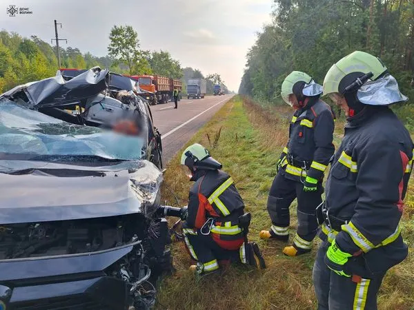 На Маневиччині – жахлива ДТП: загинула жінка, двох дітей госпіталізували в шоковому стані (фото)