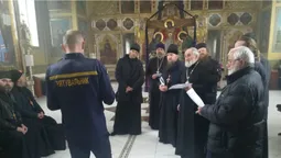 На Волині священникам показали, як користуватися вогнегасниками (фото)
