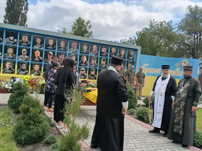 На Волині попрощались із 44-річним Героєм Олександром Нікітіним (фото)