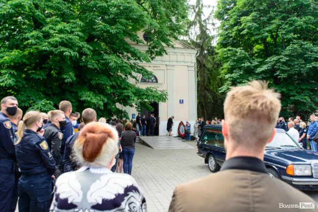 У Луцьку провели в останню путь поліцейського, який загинув у аварії