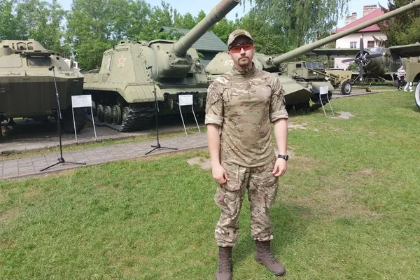Майже 30 захисників, які реабілітуються у Луцьку, побували у музеї військової техніки (фото, відео)