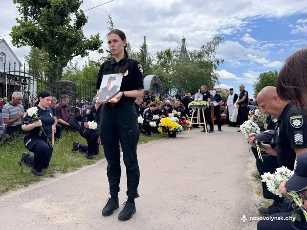 У Нововолинську попрощались з полеглим майором поліції Сергієм Тлумачем (фото)
