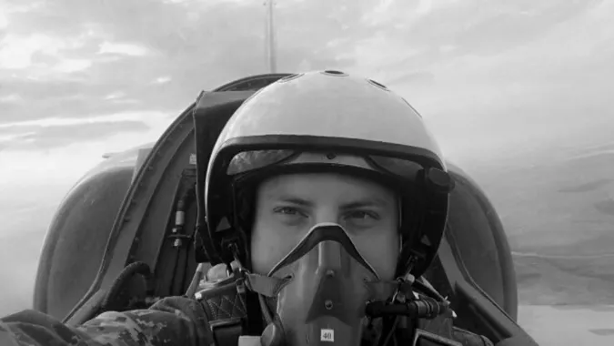 «Донечка нюхала квіти на вінку, не розуміючи, що тата вже немає», – вдова льотчика з луцького аеродрому