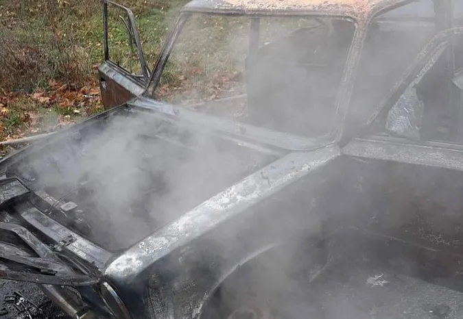 В Іваничівському районі горіло авто: водій отримав опіки голови і рук (фото)