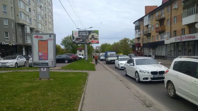 Задворецьку у Луцьку розширять через величезні затори