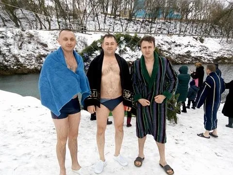 Хто з відомих волинян скупався в ополонці на Водохреще (фото)