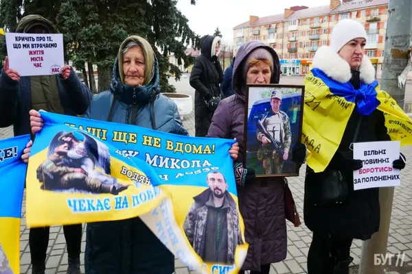 У місті на Волині пройшла мирна акція на підтримку наших захисників (фото)