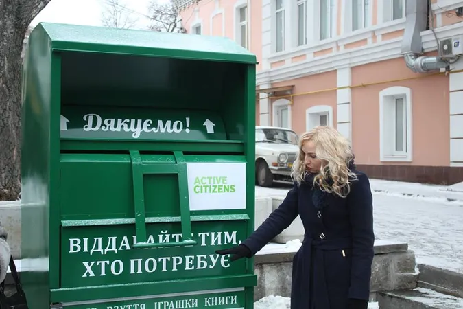 У Луцьку відкрили контейнери для збору вживаних речей (фото)
