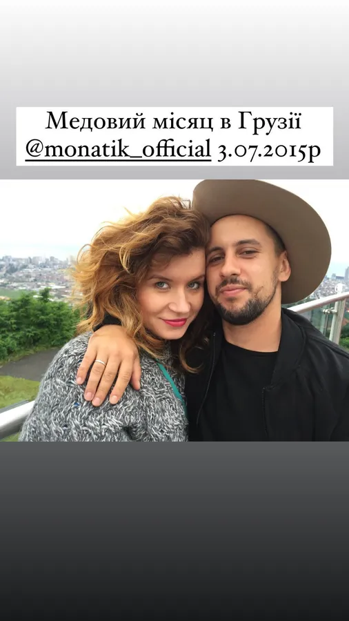 Артист з Луцька MONATIK романтично привітав дружину з «бляшаним» весіллям (фото)