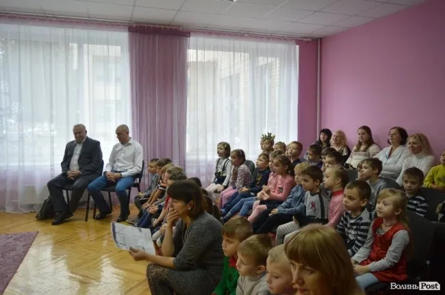 Маленьким лучанам подарунки роздавали два Миколаї (фото)