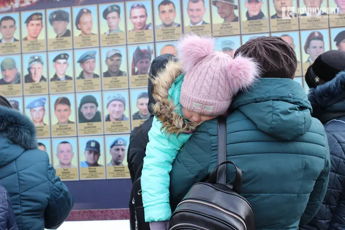 Лучани вшанували загиблих у боях під Дебальцево (фото)