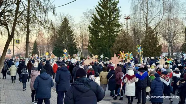 Понад тисяча учасників та різдвяні зірки: у Нововолинську вперше відбулася Хода звіздарів (фото)