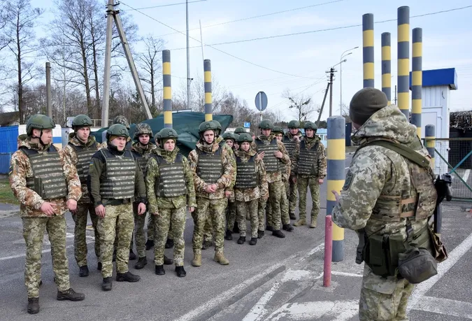 Колектив Волинського прикордонного загону поповнився молодими офіцерами (фото)