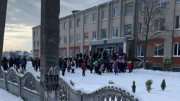 «Дітей виводили під руки»: на Волині учень на уроках розпилив невідому хімічну речовину