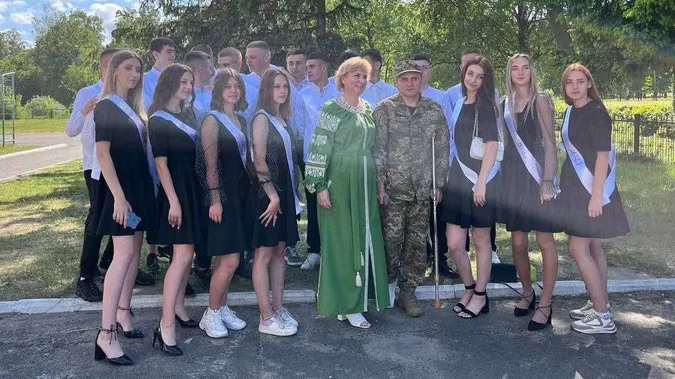На Волині моблізований вчитель приїхав до учнів на свято останнього дзвоника (відео)