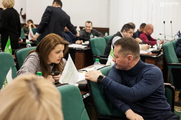 Із вогнем миру і співами: якою була остання в 2019 році сесія Луцької міської ради (фото)