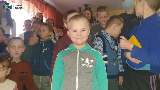 На Волині співробітники СБУ привітали маленьких підопічних зі святами (фото)