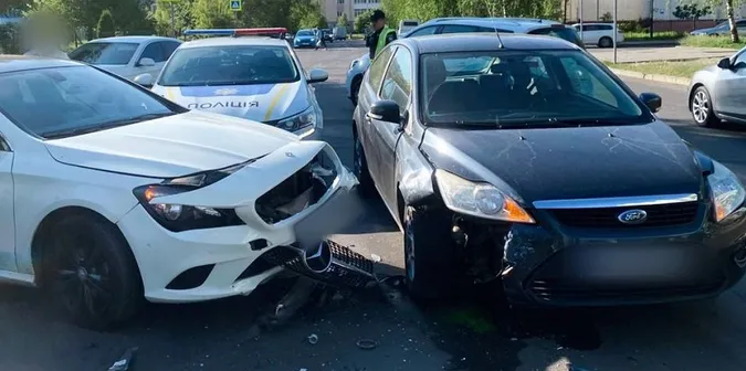 У Луцьку на Чорновола «мерс» врізався у «форд»