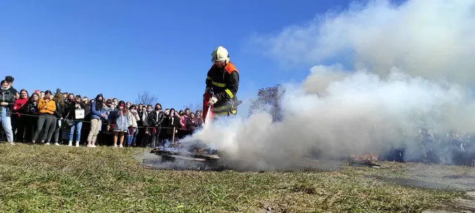 На Волині рятувальники влаштували навчання у педколеджі (фото, відео)