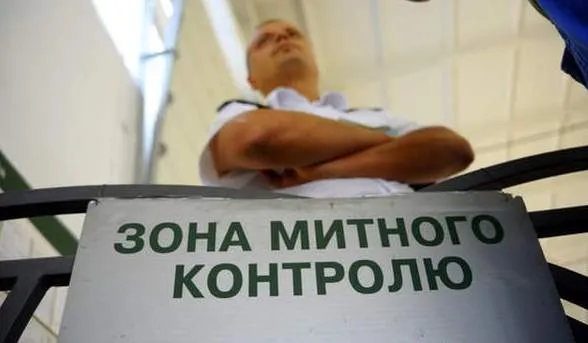 Волинські митники викрили хмельницьку фірму на махінаціях з декларуванням товару