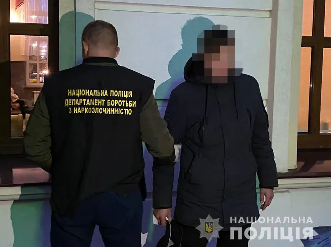 У Луцьку затримали 22-річного «закладника» з психотропами (фото, відео)