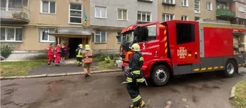 Лізли через вікно: у Нововолинську рятували чоловіка із зачиненої квартири (фото)