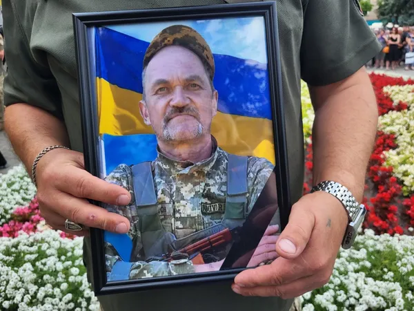 Війна забирає найкращих: у Ковелі попрощалися із Юрієм Лобашовим та Олександром Дубуком (фото)