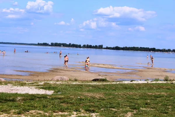 Світязь міліє: всі чекають, коли озеро перетвориться на калюжу? (фото)