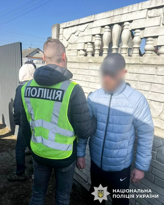 Ховали банки з «травою» в ямах: на Поліссі викрили мільйонний наркобізнес (фото)