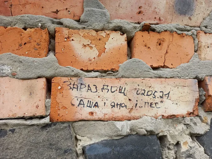 Вандали зіпсували стіни Луцького замку: що кажуть у заповіднику (фото)