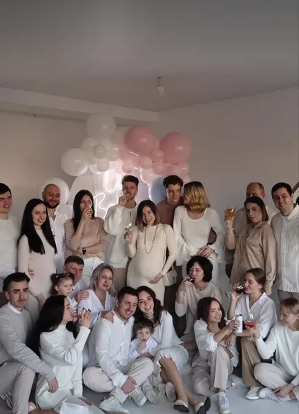 Дуже зворушливо: луцька блогерка влаштувала гендер-паті (фото)