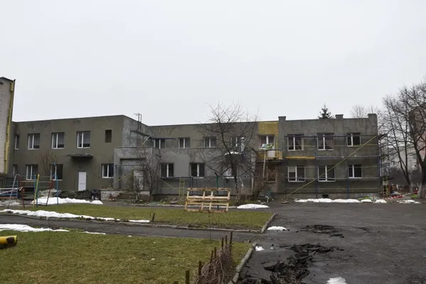 У Луцьку почали ремонтувати заклади освіти (фото)