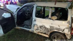 У Копачівці бус врізався у легковик – травмовані двоє пенсіонерів (фото, відео)