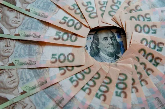 Незрозумілі стрибки: курс валют у Луцьку на четвер, 2 квітня