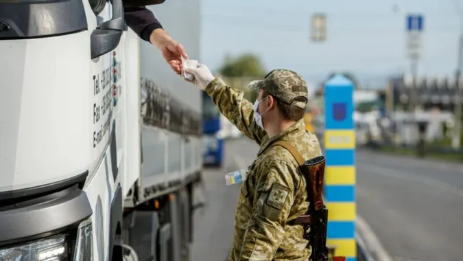 Із Дніпра, Харкова та Миколаївської області: в «Ягодині» зловили чоловіків із фальшивими документами