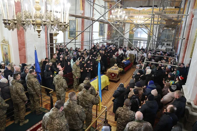 У Луцьку попрощалися із загиблими воїнами Владиславом Петруком та Андрієм Серганчуком (фото)