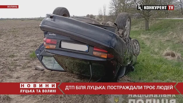 У Луцькому районі «рено» злетіла з дороги і перекинулась – є травмовані (фото, відео)