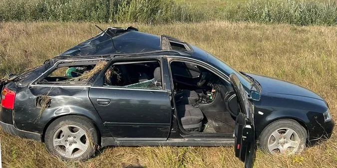 На Волині фура знесла у кювет припарковане авто – є травмовані (фото)